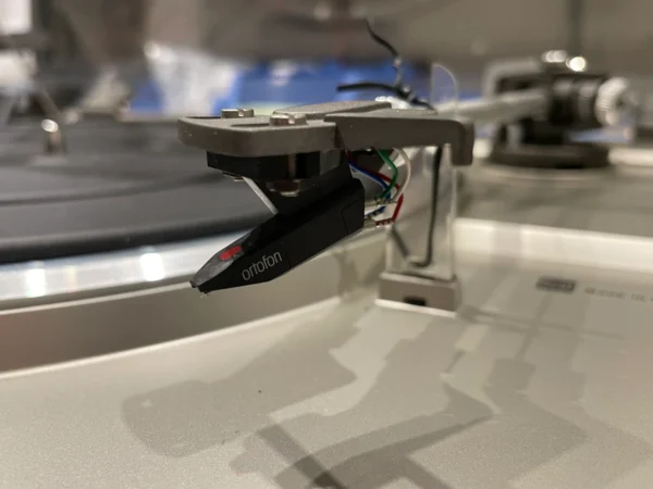 2Dual CS616Q Direct Drive Turntable Dual CS616Q Direct Drive Turntable