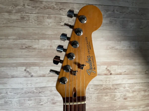 3Fender USA Standard Stratocaster 1992 Fender USA Standard Stratocaster 1992