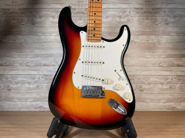 653Fender USA Standard Stratocaster 1990 Sunburst Used Fender USA Standard Stratocaster 1990 Sunburst Used