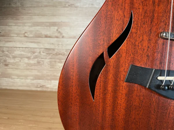 Taylor T5z Classic Acoustic Hybrid Mahogany
