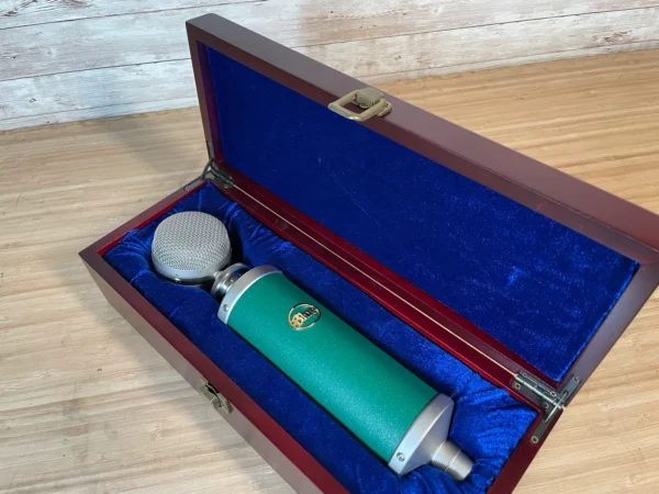 Blue Microphones Kiwi Multi-Pattern Condenser Microphone Used