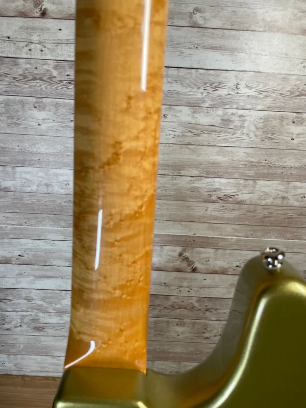 Ernie Ball Classic Stingray 4 El Dorado Gold Used