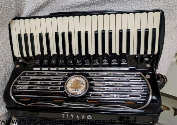 Titano Cosmopolitan SN 17648 - 44 keys CATRARO Reeds3 Titano Cosmopolitan SN 17648 - 44 keys CATRARO Reeds