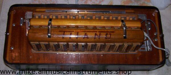 Titano Cosmopolitan SN 17648 - 44 keys CATRARO Reeds43 Titano Cosmopolitan SN 17648 - 44 keys CATRARO Reeds