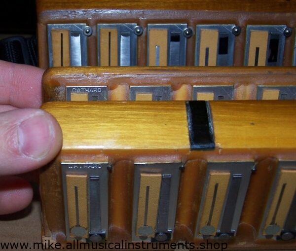 Titano Cosmopolitan SN 17648 - 44 keys CATRARO Reeds445 Titano Cosmopolitan SN 17648 - 44 keys CATRARO Reeds