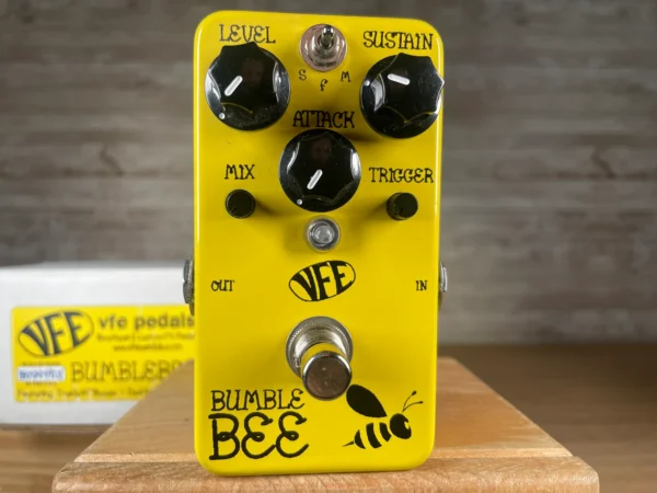 Cool! Sought-after device which does a Slow-gear-style auto swell effect using an optical compressor, so can be used to accomplish both effects. Unique and rare. Includes original box.