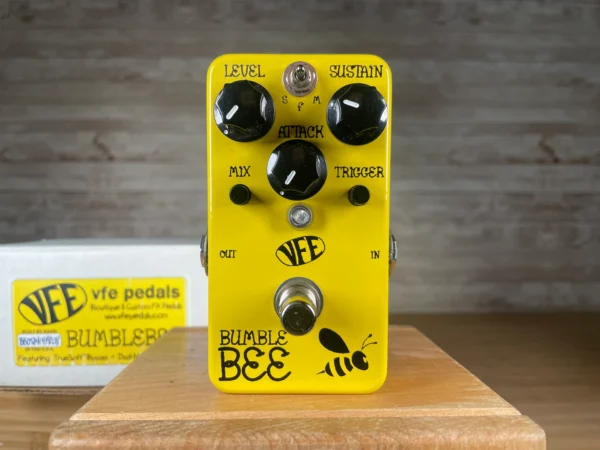 Cool! Sought-after device which does a Slow-gear-style auto swell effect using an optical compressor, so can be used to accomplish both effects. Unique and rare. Includes original box.