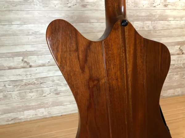 3Gibson Thunderbird Bass Walnut Used4 Gibson Thunderbird Bass Walnut Used