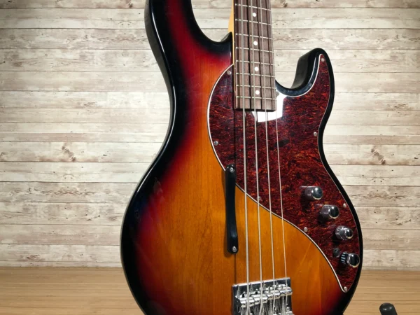 Line 6 Variax 700 Bass + XPS DI Used