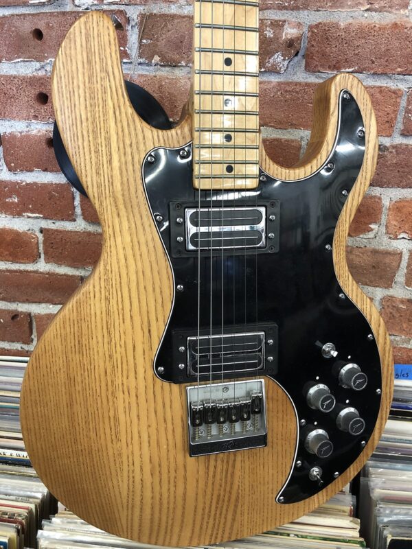 1Peavey T-60 Natural with chainsaw case 1982 Peavey T-60 Natural with chainsaw case 1982