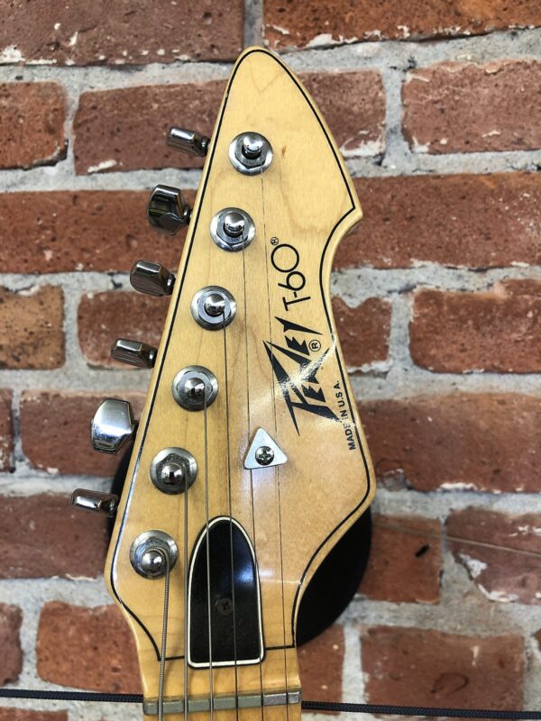 22Peavey T-60 Natural with chainsaw case 1982 Peavey T-60 Natural with chainsaw case 1982