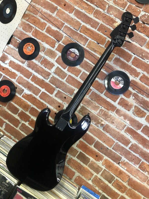 Fender Artist Series Duff McKagan Deluxe Precision Bass