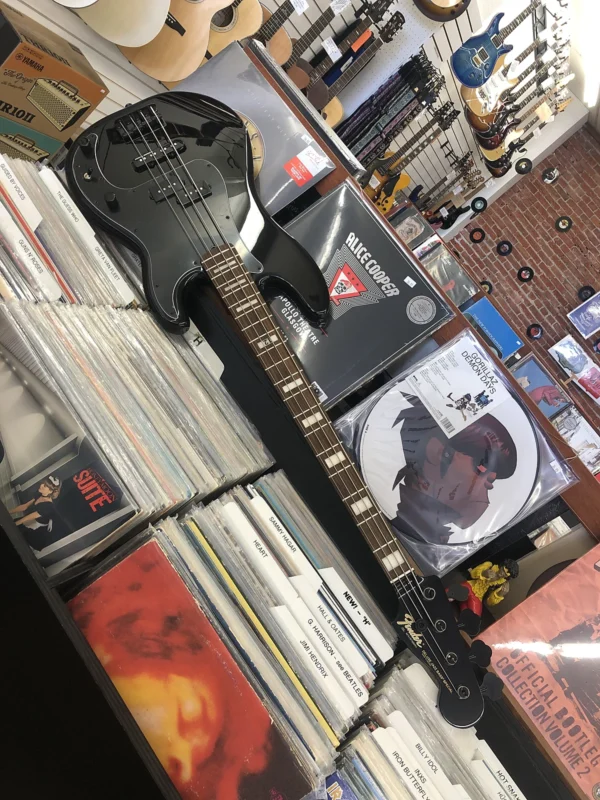 Fender Artist Series Duff McKagan Deluxe Precision Bass