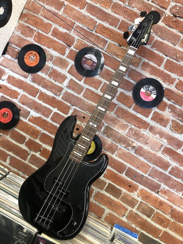 Fender Artist Series Duff McKagan Deluxe Precision Bass